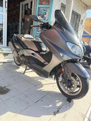 YAMAHA TMAX Année 2008 avec CMC image 5