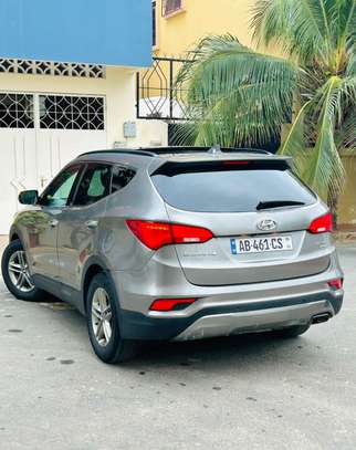 Hyundai Santafe 2018 full option image 9