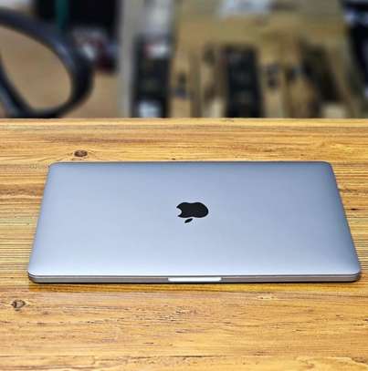 MacBook Pro Touch bard 2019 image 1