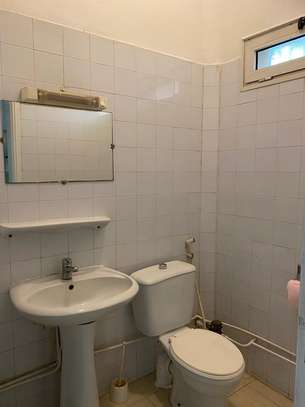 Bel appartement F2 à louer au plateau image 10