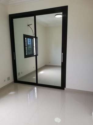 Appartement F4 à louer au point e image 3