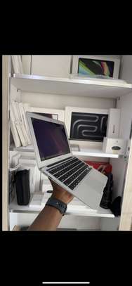 MacBook Air 2015 11 Pouces - I5 | 4GB RAM | 256 image 2