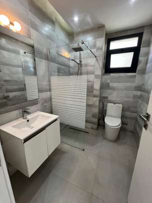 Appartement à louer aux almadies F4 image 8