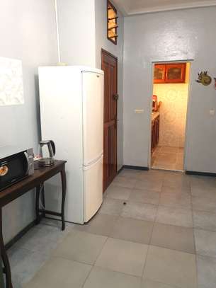 2 chambres climatisées plus salon meublés à Mariste 2 au RDC image 5