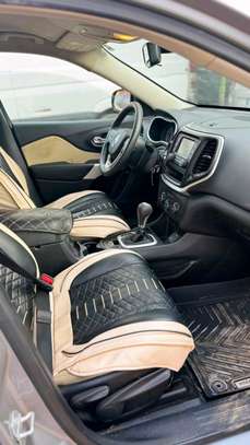 Jeep cherokee image 6