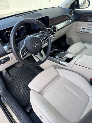 Mercedes GLB 250 image 4