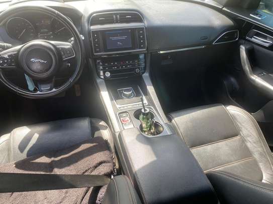 Jaguar F-pace 2017 image 6