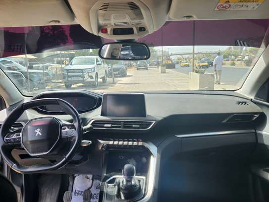 Peugeot 5008 image 2