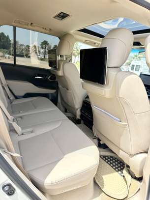 Toyota Land Cruiser LC 300 image 13