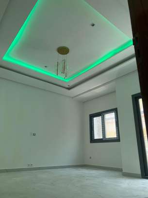 Appartement f4 à louer à la cité djily mbaye (immeuble neuf) image 1