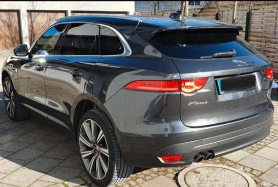 JAGUAR F PACE 2019 image 4