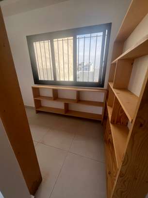 Maison individuelle moderne avec balcon et garage à Dakar image 13