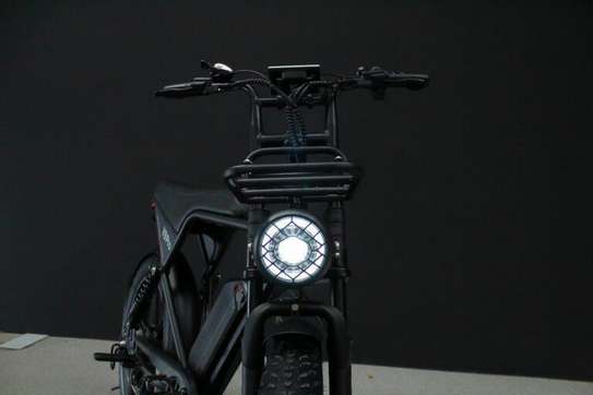 Vélo hybride électrique : mi-vélo, mi-scooter, 100 % fun ! image 5