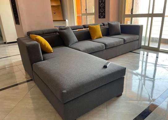 Canapé d'angle moderne gris clair avec pouf orange image 8