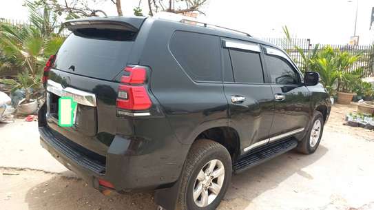 TOYOTA PRADO VX ESSENCE image 5