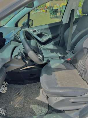 PEUGEOT 2008 image 4