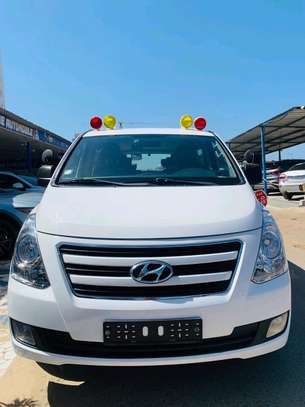 Hyundai starex  12 place 2017 image 2