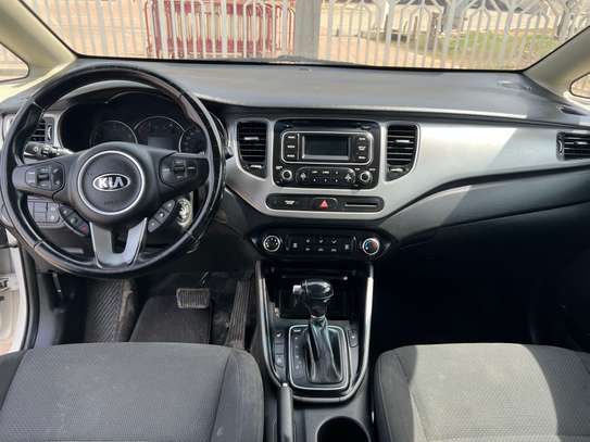 Kia rondo image 4