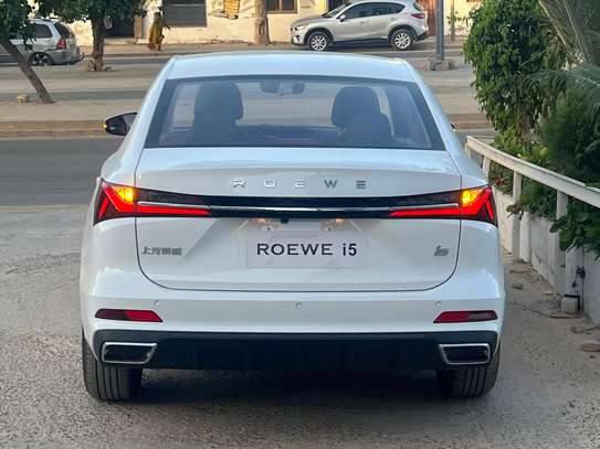 ROEWE i5 Véhicule chinois intélligent image 5