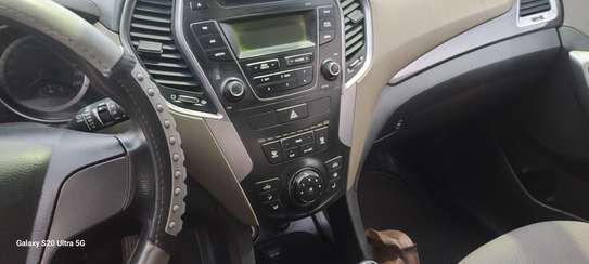 Hyundai Santa Fe 4x4 blanc SUV spacieux image 10