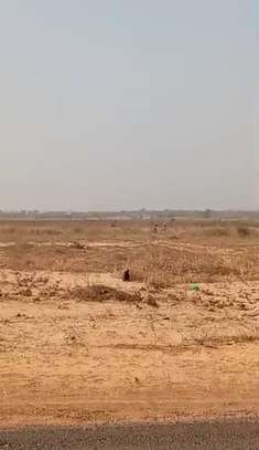 Bambilor 90 hectares de terrain en titre foncier individuel image 1