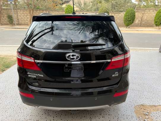 Hyundai Santefe image 5