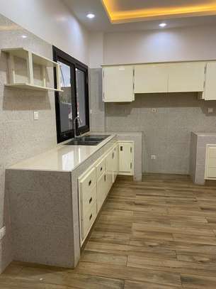 3 chambres salon baobab Grd mbao image 15