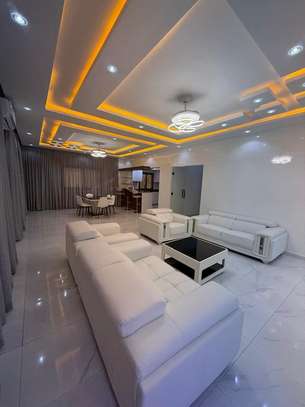 Villa meublée R+1 à vendre à Ngaparou image 5