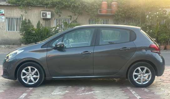 Peugeot 208 image 1