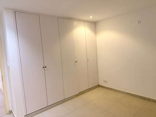 Appartement f4 à louer aux Almadies image 8