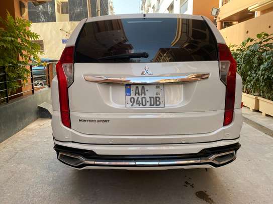 Mitsubishi 2019 montero sport image 4