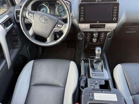 Toyota Prado 2023 image 6