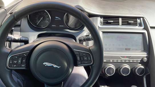 Jaguar E PACE  Automatique essence  2019 image 5