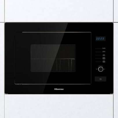 MICRO ONDE 25LITRES  HISENSE ENCASTRABLE  AVEC GRILLE NOIR image 4