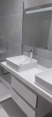 Appartement à louer au Point E image 6