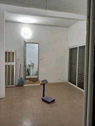 Magasin à louer à la cité Biagui Yoff image 2