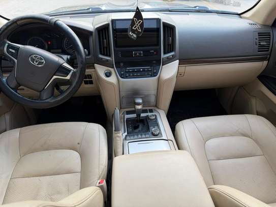 Toyota Land Cruiser V8 – 2021 image 11