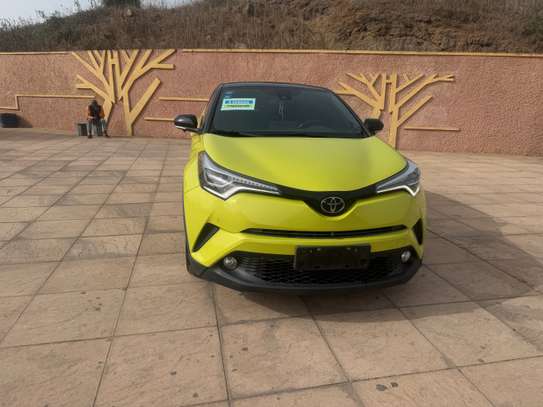 Toyota C-HR SUV Compact vert Fluo Vif Maniable image 1