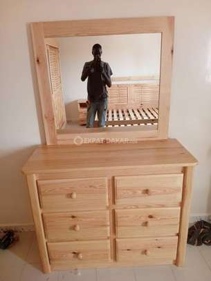 Armoire et rangements en bois massif image 4