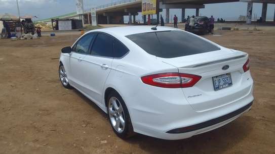 FORD FUSION image 5