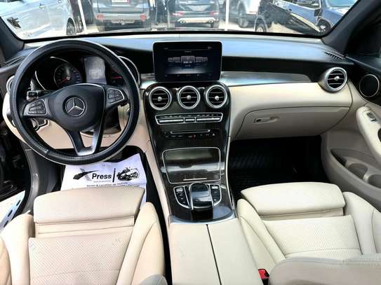 Mercedes-Benz GLC300 image 5