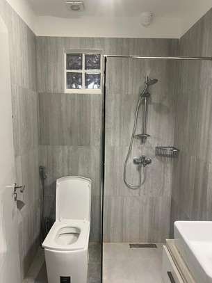 3 chambres salon à louer en face King fahd image 10
