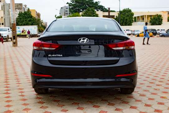 Hyundai élantra image 2