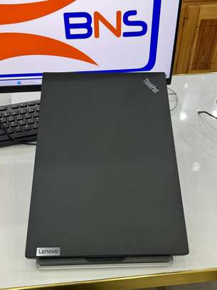 Lenovo ThinkPad T16 Gen 1, écran FHD+ 16" i7 12th Gen image 3