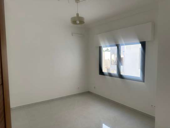 À loué appartement neuf luxe  HANN MARISTE T4 image 8