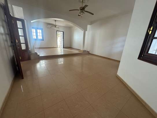 Villa à louer Ngor Almadie acoté du casino cap vert image 4