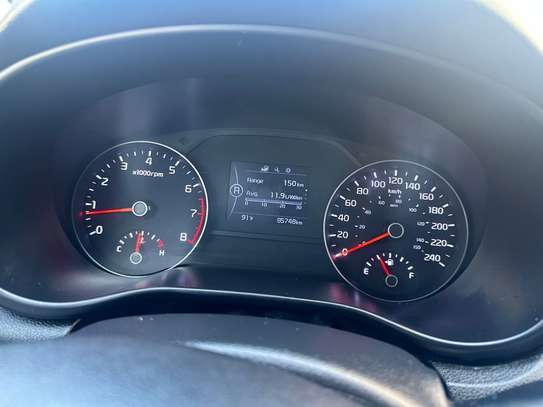 Kia Sportage SUV Compact Blanc élégant image 8