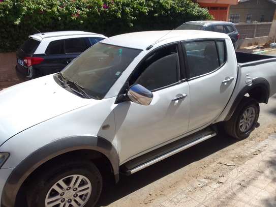 Mitsubishi L200 image 8