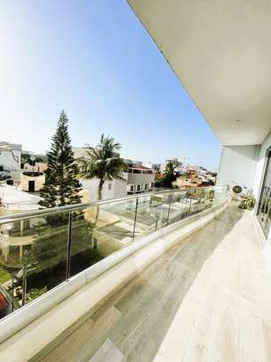 magnifique f4 de standing avec piscine image 2