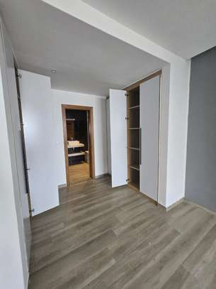 Appartement F4 vide vue sur mer à louer à Mermoz image 4